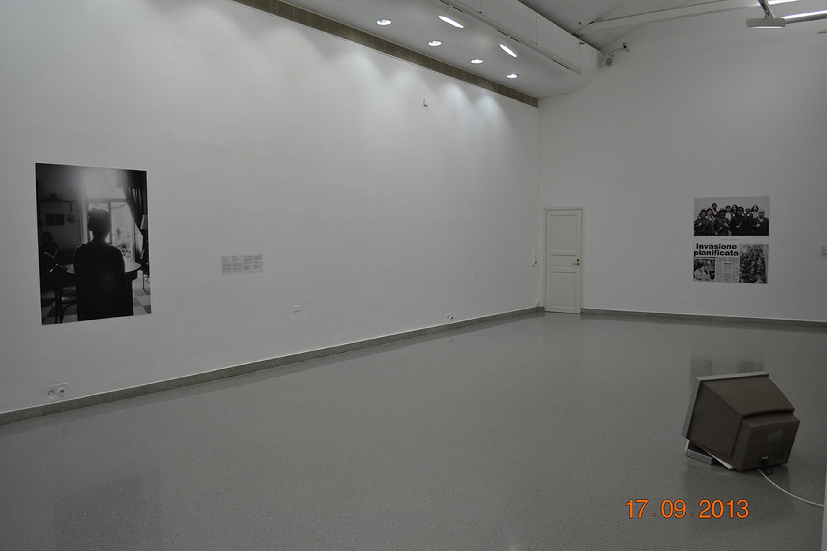 Black and white photograph, 140 x 166 cm and dislocated audio piece, duration 40”20’