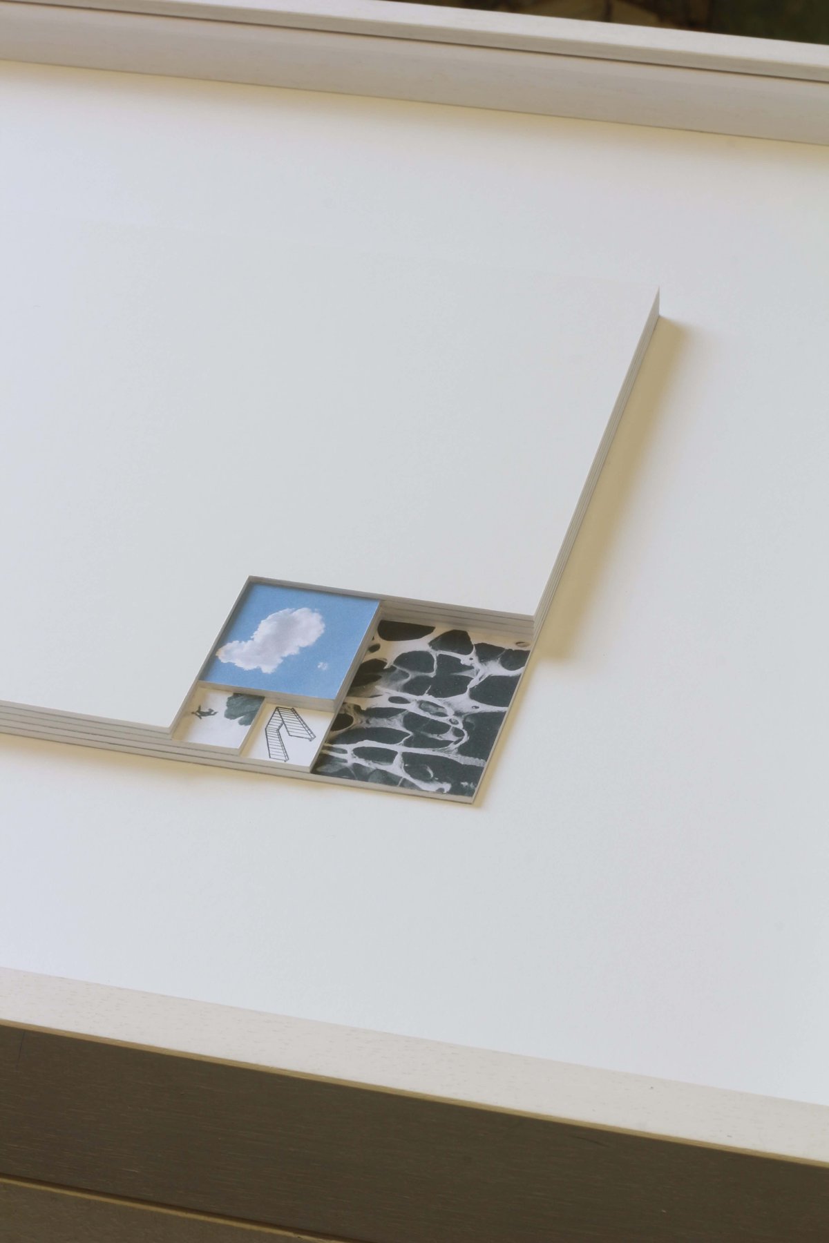 Giovanni De Lazzari Untitled , 2009 paper, thin pasteboard 21 × 29,7 × 1 cm;