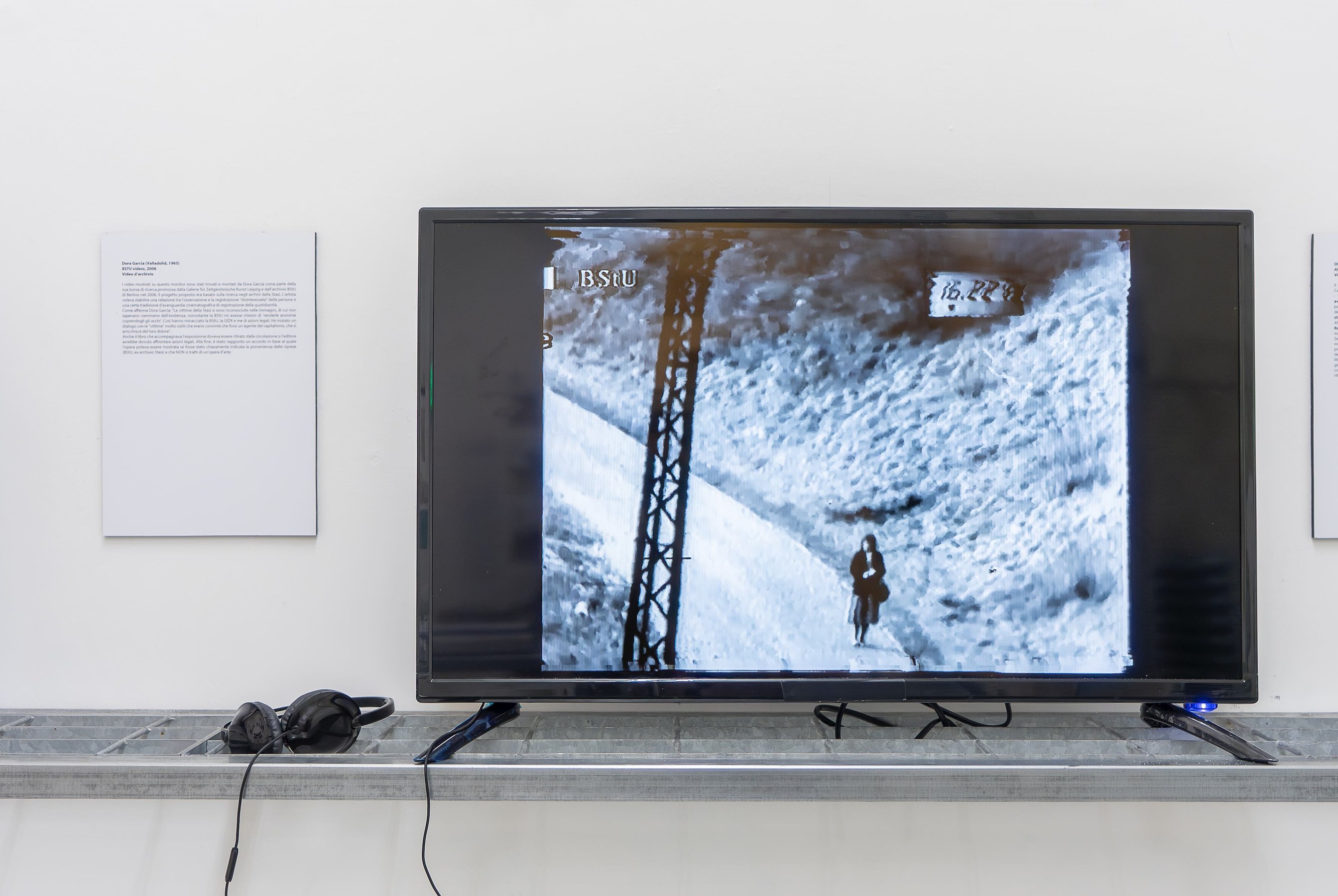 Installation view, Dora García, BSTU videos, 2006, courtesy the artist and Laveronica gallery