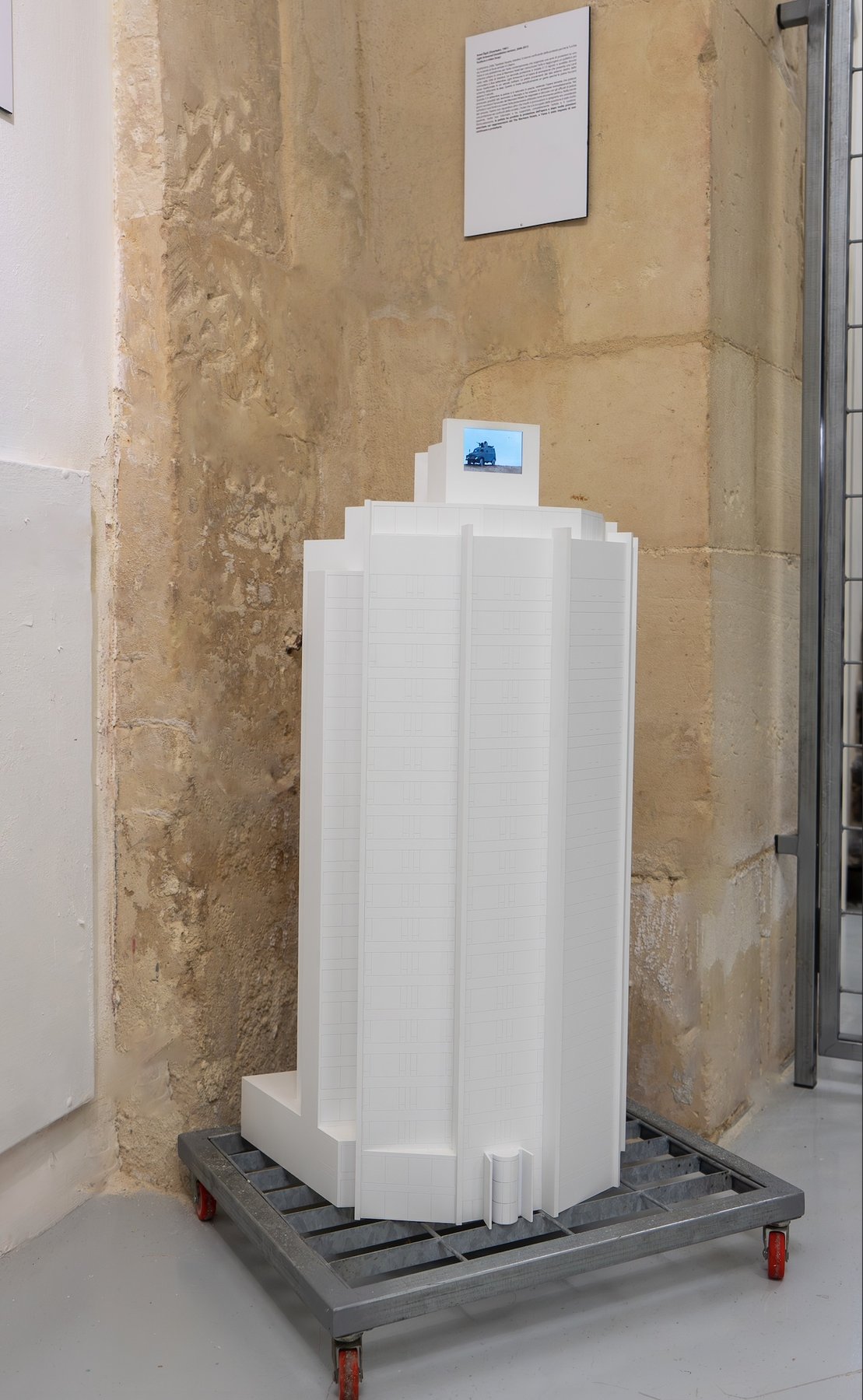 Installation view, Ahmet Ögüt, Light Armoured (installation view), 2006-2013, courtesy the artist